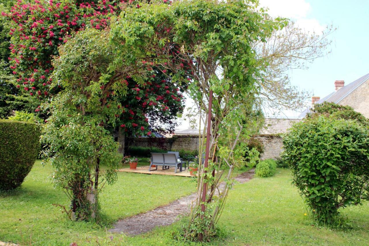 Safraniere De La Venelle Du Moulin Bed & Breakfast Jort Exterior photo